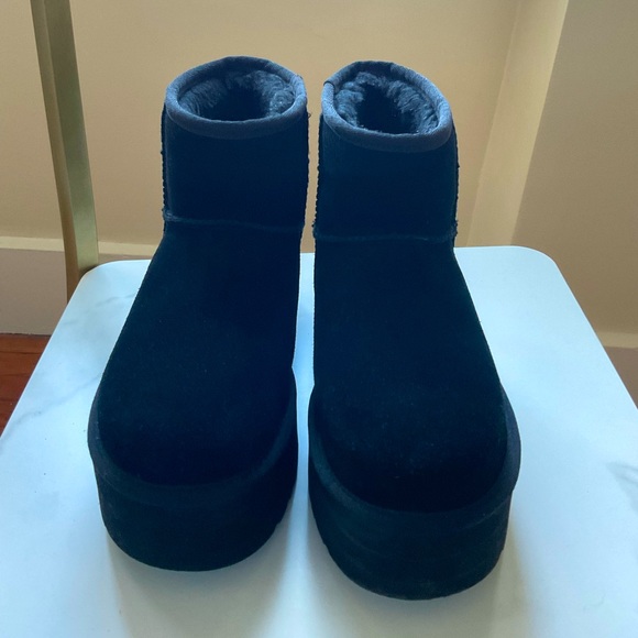 UGG Shoes - UGG Classic Mini Platforms - size 7 - new